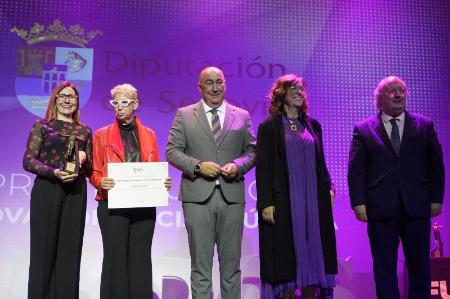 Imagen El presidente de la Diputación recoge el Premio FUNDOS a la Innovación Social Pública por el programa ‘Vecin+s Puerta con Puerta: Redes...